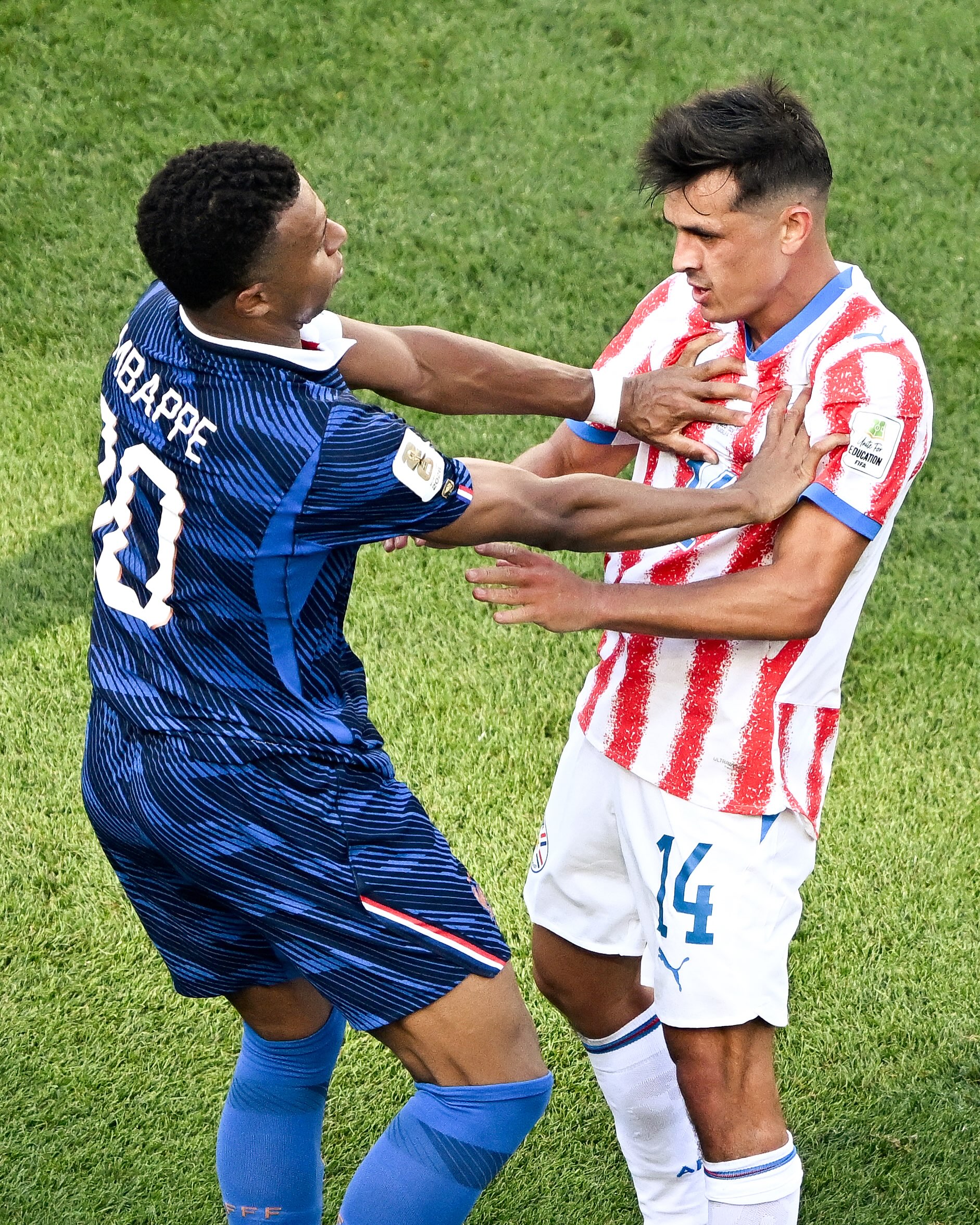 世界杯 1/16 决赛：姆巴佩点射制胜 法国 1-0 小胜巴拉圭